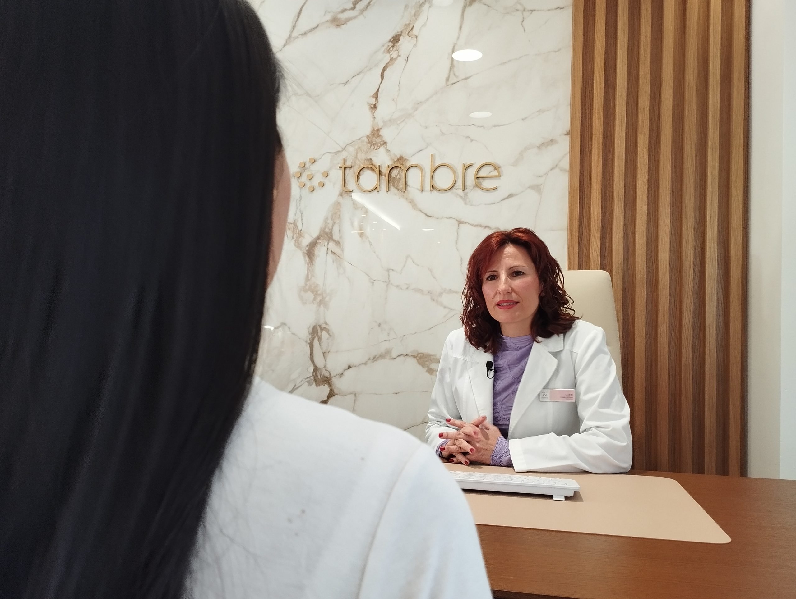 Tambre’s fertility psychologist attends to a patient